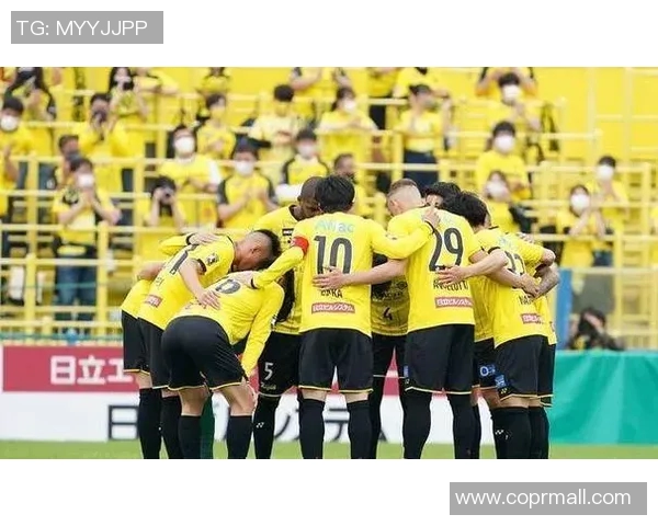 足球冈山录雉迎战横滨队激情对决展现精彩瞬间