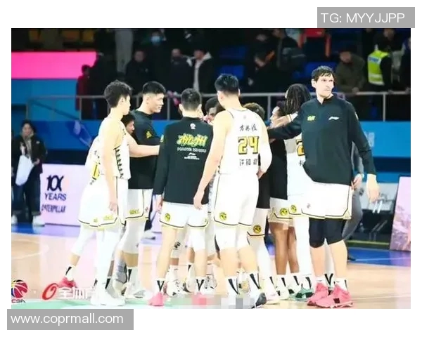 解放军与北京男篮激战正酣谁能在赛场上夺得最终胜利