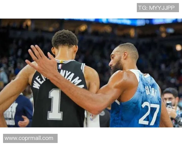 马刺与雄鹿激战回顾NBA精彩录像全程回放与分析