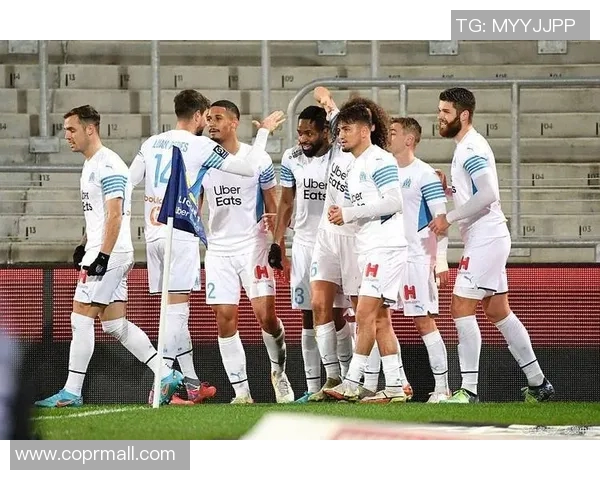 马赛主场欧冠赛后球迷暴力冲突升级引发大规模斗殴事件 马赛主场欧冠赛后球迷暴力冲突升级引发大规模斗殴事件