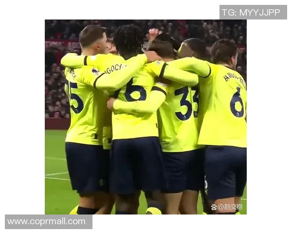 英超激战埃佛顿主场迎战曼联双雄对决引发球迷热议